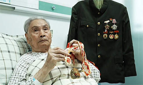 95岁离休干部获刑五年，被法院认定为恶势力团伙首要分子